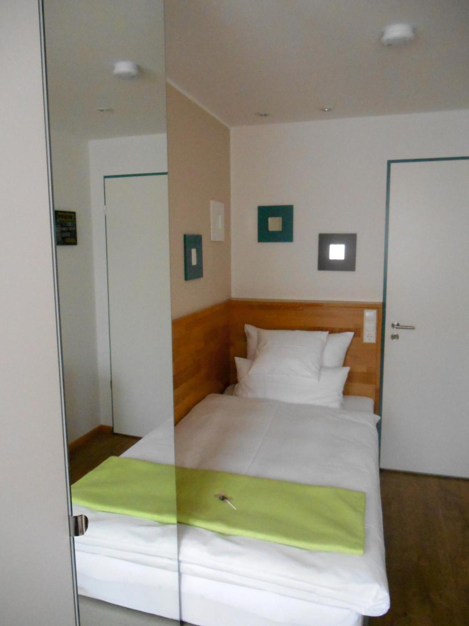 Warum Ins Hotel Neckarsulm Exterior photo